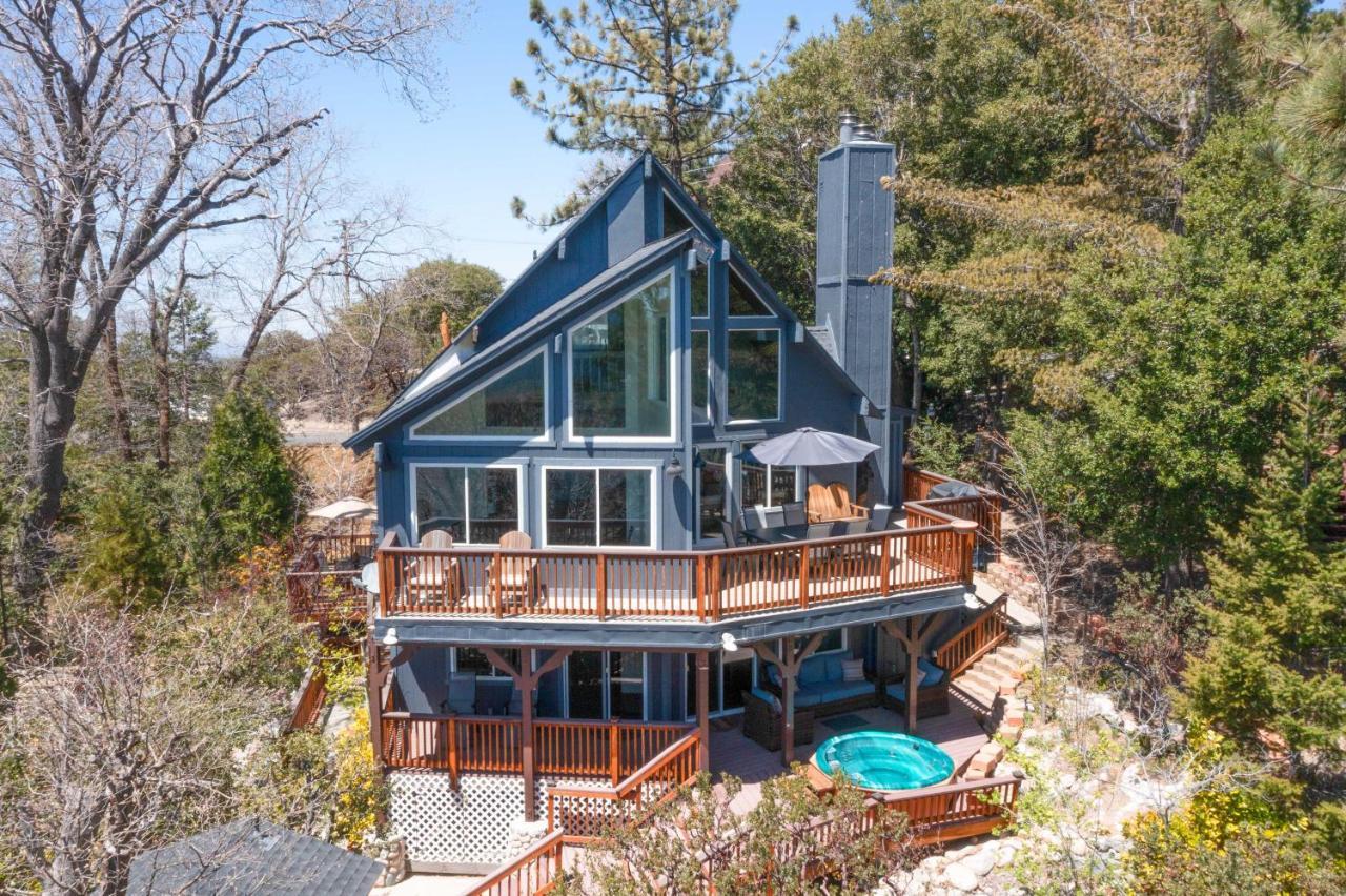 Stunning Lake Arrowhead Home Decks And Hot Tub Exterior photo